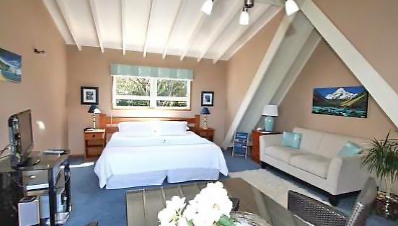 THE COROMANDEL Brenton Lodge, Whangamata